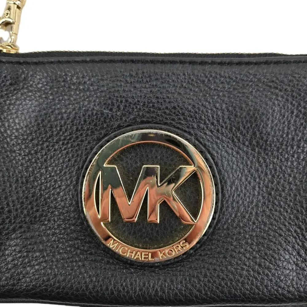 Michael Michael Kors Fulton Wristet in Black Pebbled Leather Gold Tone‎ Logo